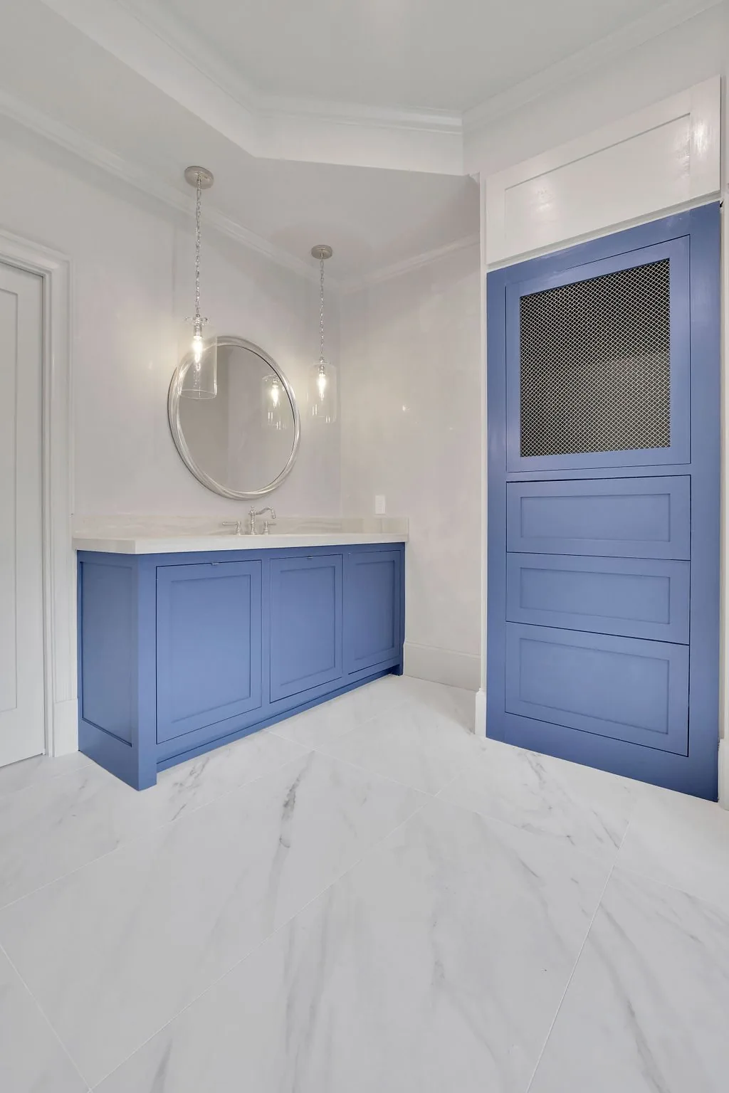 Sapphire Dr — Powder & travertine floor
